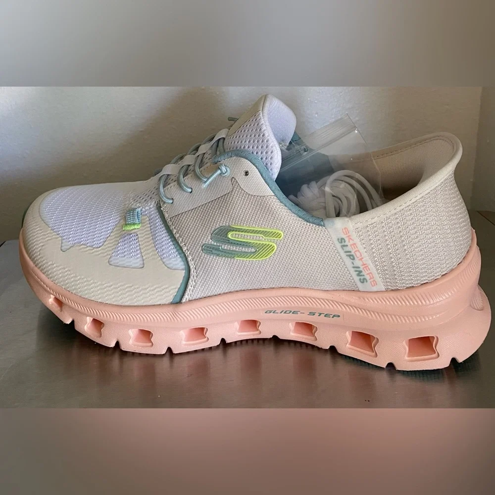 SKECHERS .. WOMENS GLIDE STEP SLIP-INS SNEAKERS